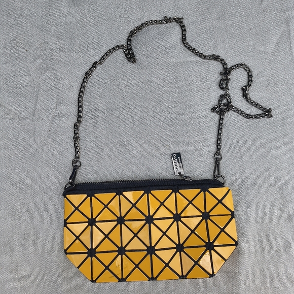 Bao Bao ISSEY MIYAKE Yellow Geometrical Shoulder Bag - Picture 1 of 10